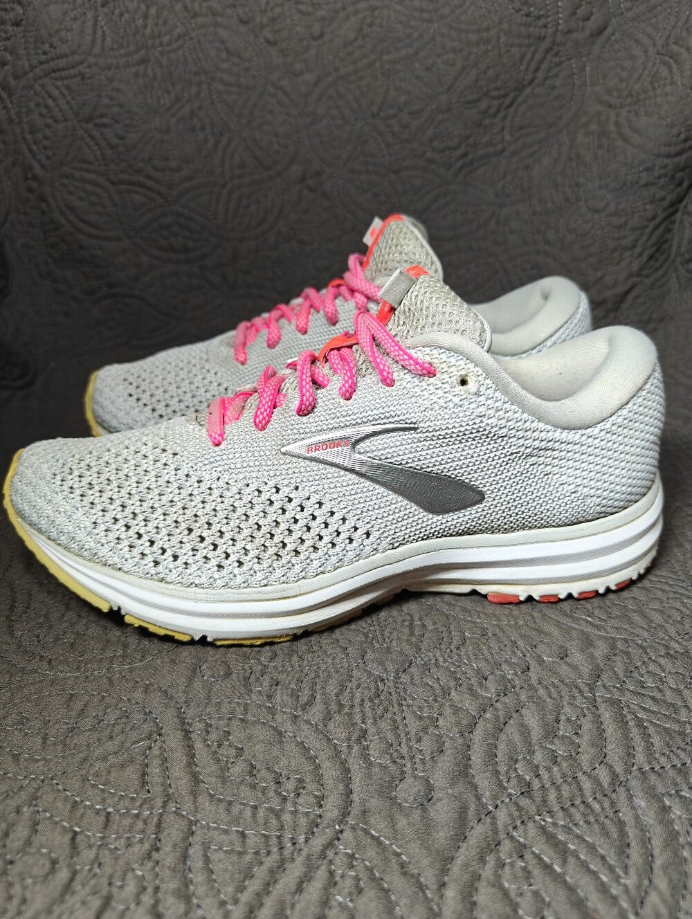 Brooks Revel 2  Gray White Pink Women's Knit  Running Shoes Size 6.5